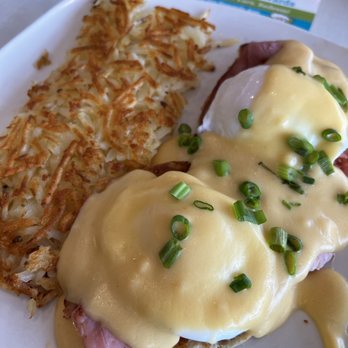 Jimmy's Egg - Benny with hashbrowns - Sandwiches Near Me - Albany, New York