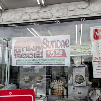 Leon's Frozen Custard - Ice Cream & Frozen Yogurt Near Me - Milwaukee, Wisconsin