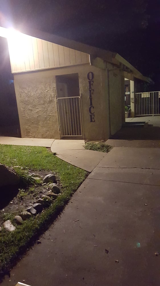 MEADOW WOOD APARTMENTS Updated October 2024 1210 E 22nd St