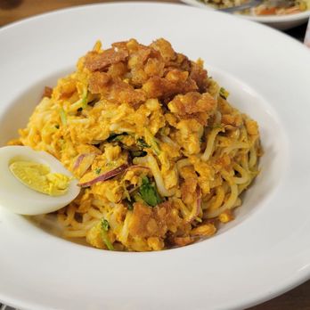 Amayar Kitchen - Wide noodles with chicken - Burmese Near Me - Maywood, New Jersey Amayar Kitchen - Wide noodles with chicken - Burmese Near Me - Maywood, New Jersey