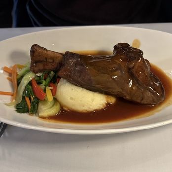 Trimani Ristorante - Lamb shank - lacked salt and vegetables tasted like hospital food, not enough mashed potatoes for the ratios - Italian Near Me - Concord, Ontario