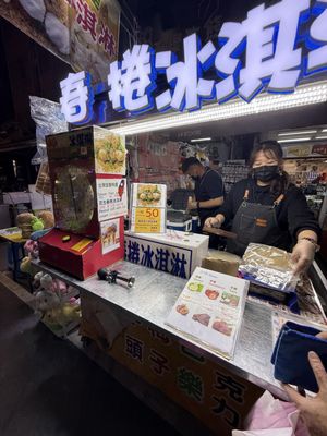 Liuhe Night Market by null