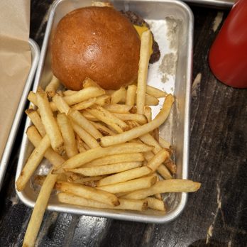 Stein - Kids burger - Beer Bar Near Me - Leavenworth, Washington Stein - Kids burger - Beer Bar Near Me - Leavenworth, Washington