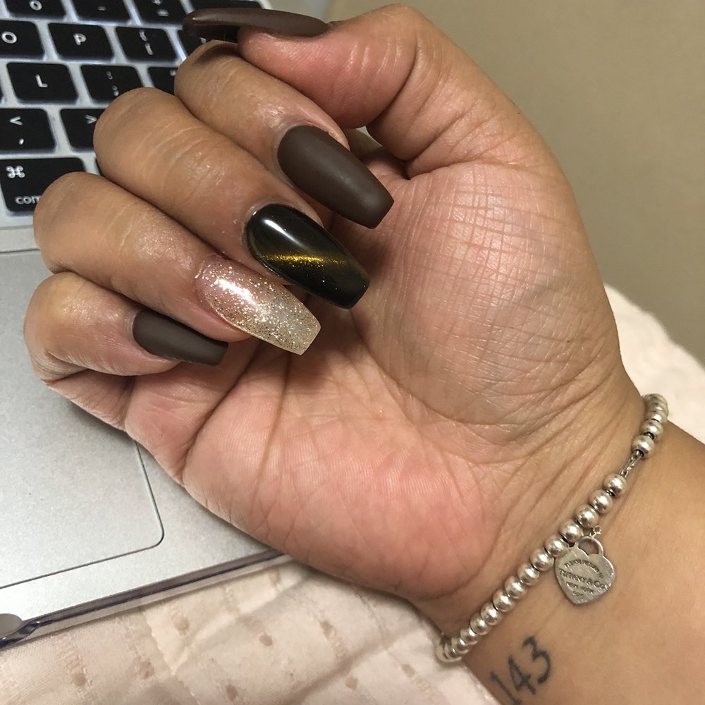 Matte brown, Cat Eye and Glitter set done by Tiffany