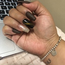 Matte brown, Cat Eye and Glitter set done by Tiffany Matte brown, Cat Eye and Glitter set done by Tiffany