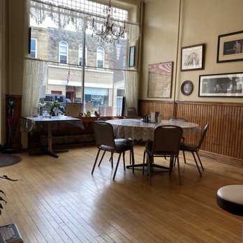 Red Rooster Cafe - a dining room with wood floors - Breakfast & Brunch Near Me - Mineral Point, Wisconsin