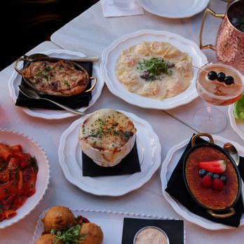 Chéri Rooftop - Divine dinner spread - Lounges Near Me - Las Vegas, Nevada