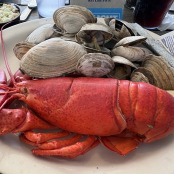 Lobster Boat Restaurant - Seafood Near Me - Litchfield, New Hampshire