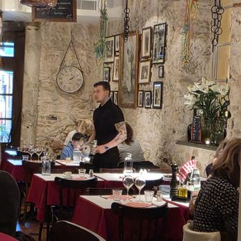 Chez Acchiardo - The main dining area - Nicoise Near Me - Nice, 06