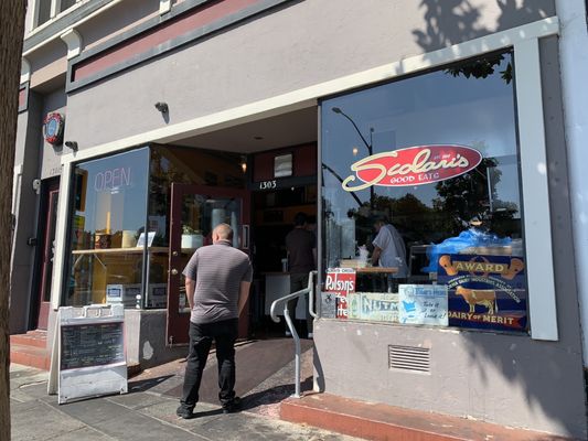 Scolari's Good Eats by null