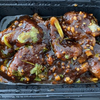Harbin Chinese Restaurant - Crispy fried beef tenderloin with peanuts in sweet sour spicy sauce - Chinese Near Me - Ottawa, Ontario