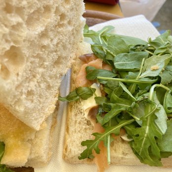 Dejà vu Cafè - Doris Panino (smoked salmon, cheese, arugula, walnuts) - Salad Near Me - Fiesole, FI