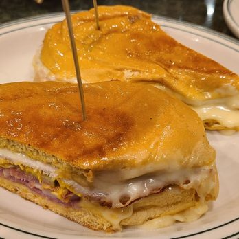 La Carreta - Media Noche - Cuban Near Me - Pembroke Pines, Florida