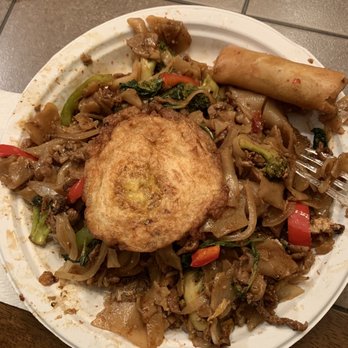 Sabaidee Lao & Thai Street Food - Prosper - Drunken noodle with fried egg on top - Thai Near Me - Prosper, Texas