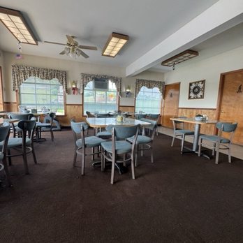 Coach Light Restaurant - There was a fair number of people in the restaurant, but I wanted to respect their privacy. - American Near Me - Shrewsbury, Pennsylvania Coach Light Restaurant - There was a fair number of people in the restaurant, but I wanted to respect their privacy. - American Near Me - Shrewsbury, Pennsylvania