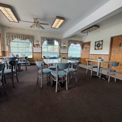 Coach Light Restaurant - There was a fair number of people in the restaurant, but I wanted to respect their privacy.
