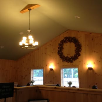 Barnwood Restaurant - Adorable dining room. - Barbeque Near Me - Catskill, New York