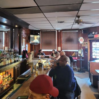 Locust Bar - Dive Bars Near Me - Philadelphia, Pennsylvania