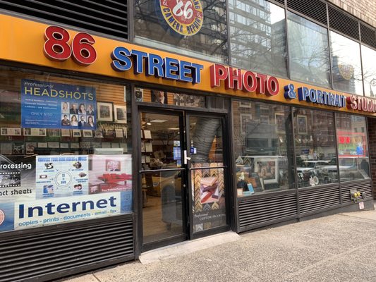 86 Street Photo & Portrait Studio by null
