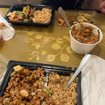 China King's Restaurant - Tastes like $2 Chinese food.   Check out the beautiful dishes they have.     Skip this S$ithole and goto Panda Express. - Chinese Near Me - Leesburg, Virginia