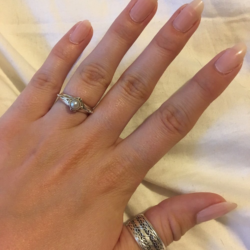 A beautiful pearl ring and a spinner on the thumb, both purchased at Archimage. A beautiful pearl ring and a spinner on the thumb, both purchased at Archimage.