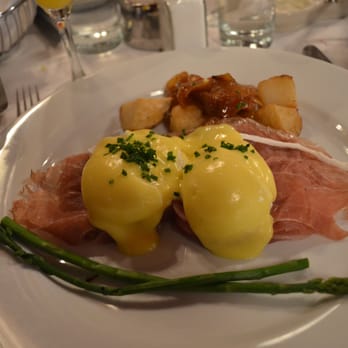 Cafe Fiorello - eggs benedict with prosciutto - Italian Near Me - New York, New York