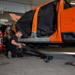 Mel's Auto Body & Glass- East