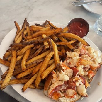 Neptune Oyster - Seafood Near Me - Boston, Massachusetts