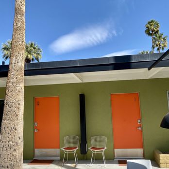 Palm Springs Mod Squad - Courtyard - Architectural Tours Near Me - Palm Springs, California Palm Springs Mod Squad - Courtyard - Architectural Tours Near Me - Palm Springs, California