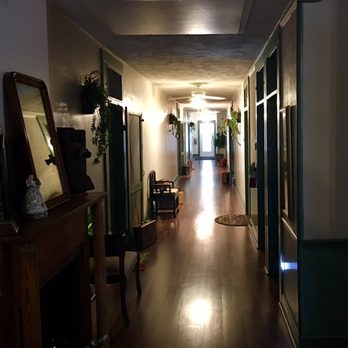 Simpson's Bed & Breakfast - The hallway that the majority of rooms are located in - Bed & Breakfast Near Me - Mount Dora, Florida Simpson's Bed & Breakfast - The hallway that the majority of rooms are located in - Bed & Breakfast Near Me - Mount Dora, Florida