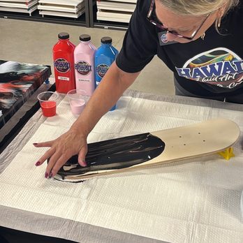 Hawaii Fluid Art - Someone was even making a skateboard! Wild! - Art Classes Near Me - Pasadena, California