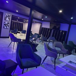 Da Vinci Hookah Lounge & Bar - Seating