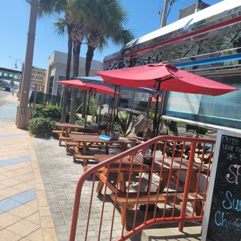 Starlite Diner - Outside seating - Diners Near Me - Daytona Beach, Florida Starlite Diner - Outside seating - Diners Near Me - Daytona Beach, Florida
