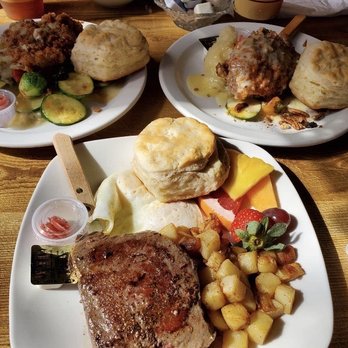 Backyard Bistro - American Near Me - Pipe Creek, Texas