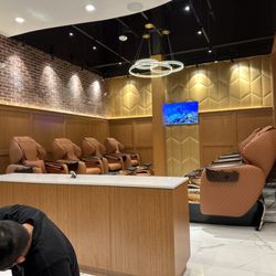 The Venetian Nail Spa - Massage chairs