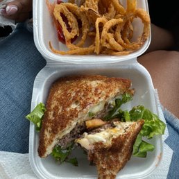 I picked up the Cheeseburger basket.My, I was so happy to find a place that actually toasting the bread.This burger was excellent. I picked up the Cheeseburger basket.My, I was so happy to find a place that actually toasting the bread.This burger was excellent.
