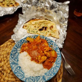 Krazy Curry - Chicken vindaloo and garlic naan bread. - Indian Near Me - Pineville, North Carolina Krazy Curry - Chicken vindaloo and garlic naan bread. - Indian Near Me - Pineville, North Carolina