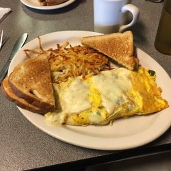 White House Cafe - My Ideal Breakfast! A Garden Vegetable Omelette with Hash-browns, wheat toast and don't forget the bottomless cup of coffee
