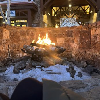 The Lodge At Mountaineer Square - Outdoor courtyard fire pit - Hotels Near Me - Crested Butte, Colorado The Lodge At Mountaineer Square - Outdoor courtyard fire pit - Hotels Near Me - Crested Butte, Colorado