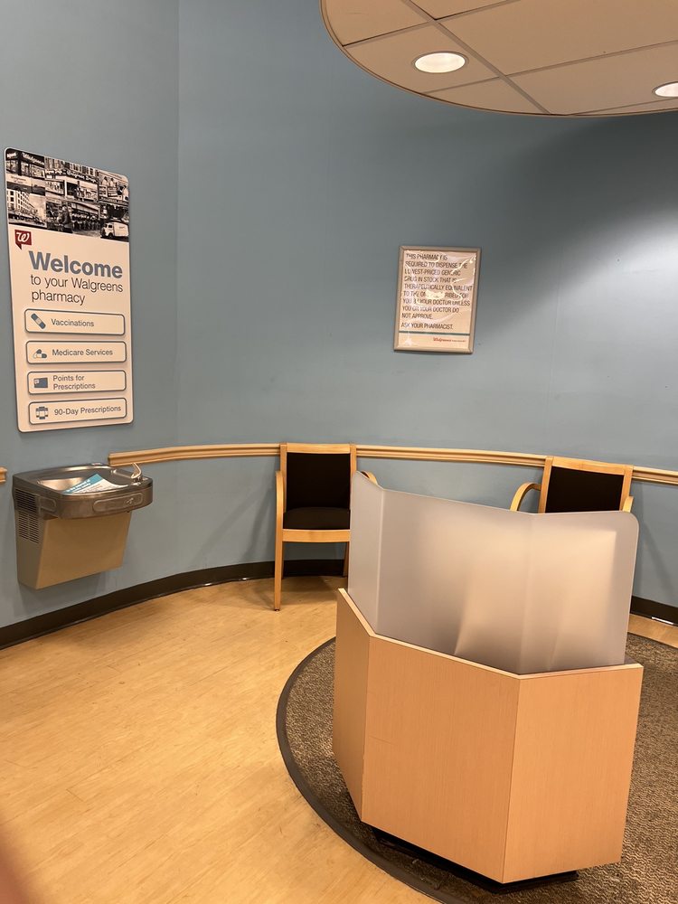 WALGREENS Updated June 2024 10 Photos 8014 Bardstown Rd, Louisville, Kentucky Drugstores