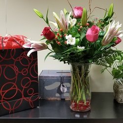 Seithel's Florist - Beautiful flowers and gift bag from my wife for the day before Valentine's Day