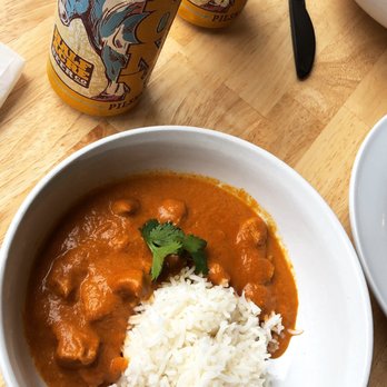 Chiya Chai Cafe - Cream Chicken Masala with a Pony beer - Coffee & Tea Near Me - Chicago, Illinois