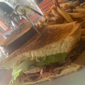 The Trestle - Chicken BLT Sandwich - Cocktail Bars Near Me - Astoria, New York