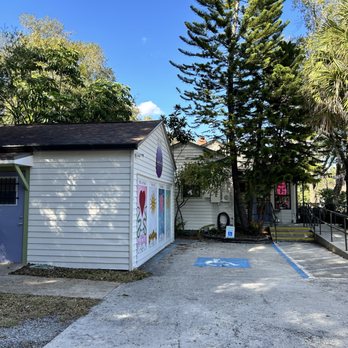 Spiral Circle Bookstore & More - Bookstores Near Me - Orlando, Florida