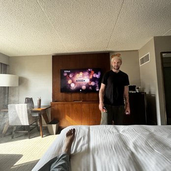 Hilton Pasadena - Room - Hotels Near Me - Pasadena, California Hilton Pasadena - Room - Hotels Near Me - Pasadena, California