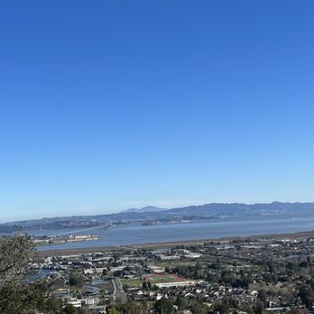 Skylark Apartment Homes - Apartments Near Me - Larkspur, California
