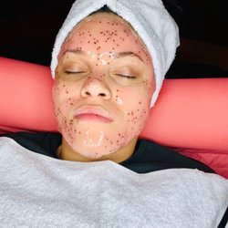 Dose Of Glam - Wax and then relax with a hydro jelly mask!