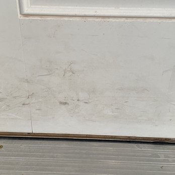 Red Canyon Cabins - Dirty door - Hotels Near Me - Kanab, Utah
