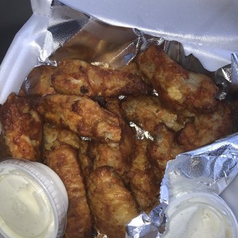 Red Runner Pizza - Hot 12 Pieces Wings - Pizza Near Me - Sacramento, California