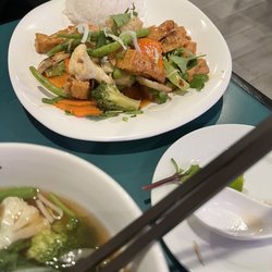 Sunrise Restaurant - Spicy tofu vegetable stir fry